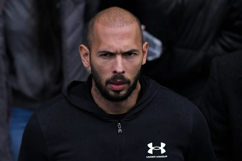 Keir Starmer, presat să ceară arestarea și extrădarea lui Andrew Tate în Marea Britanie: „O oportunitate de aur” pentru guvernul britanic