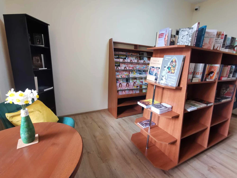 Băcănie, cafenea și librăriei la Casa Maghiară FOTO Ștefan Both