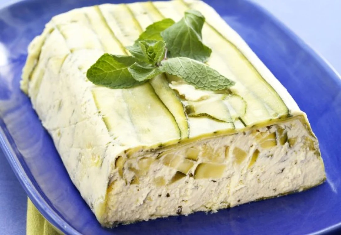 Un aperitiv simplu, cu brânză şi dovlecei