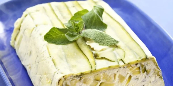 Aperitiv cu brânză şi dovlecei