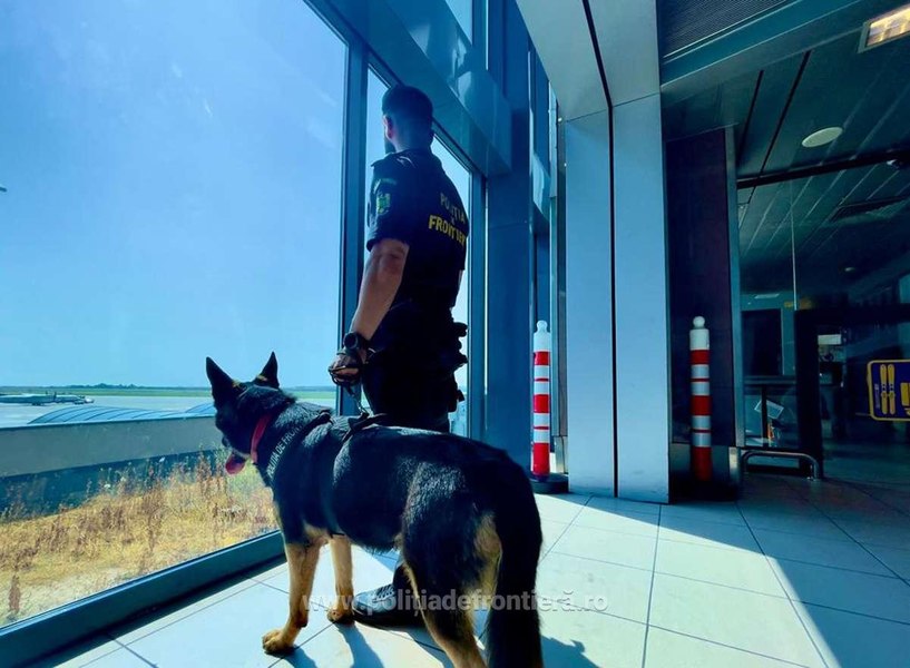 Un scandal în avion i-a adus unui român doi ani și jumătate de închisoare. Decizie în premieră