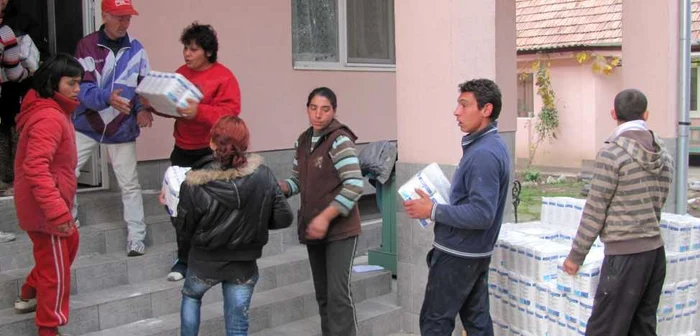 Alimentele se distribuie gratuit