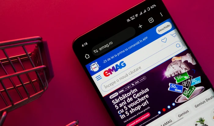 eMAG introduce o taxă obligatorie pentru toți clienții / foto: Shutterstock