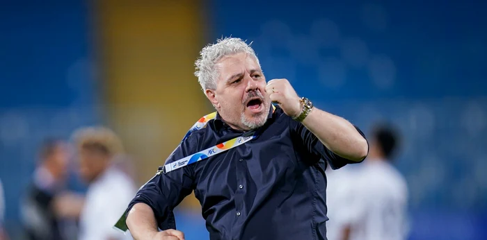 Marius Șumudică e susținut de suporteri pentru preluarea Rapidului. Foto Sportpictures