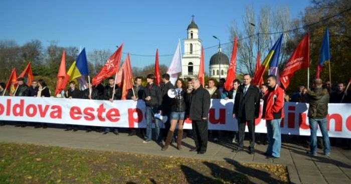 Manifestanţii au pledat pentru aderarea Moldovei la Uniunea Rusia-Belarus.Kazahstan FOTO trm.md