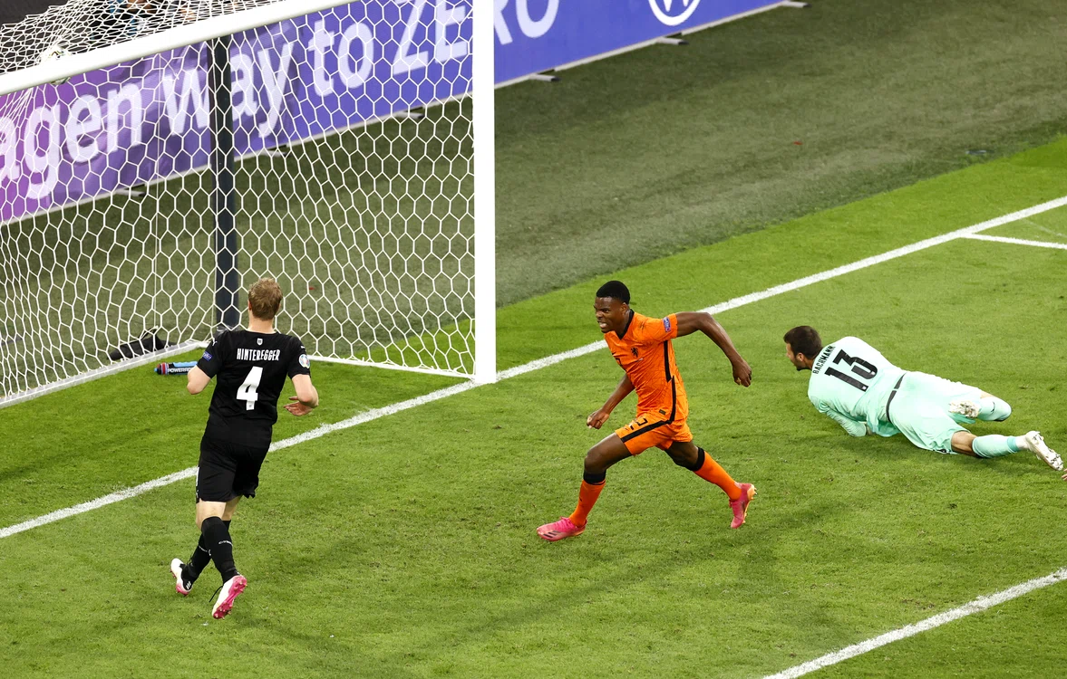 
    Dumfries a marcat un gol care a adus liniștea în tabăra olandezilorFoto: EPA-EFE  