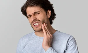 barbat cu durere de masea jpg