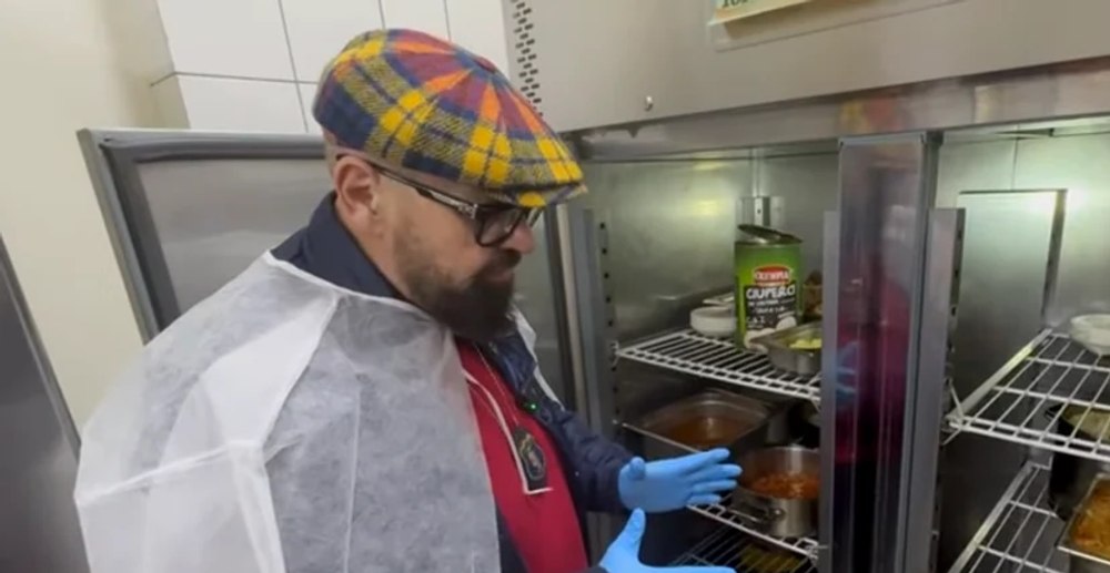 Carne destinată animalelor, vândută oamenilor. Piedone: „Faceți un magazin de căței, nu pentru oameni”