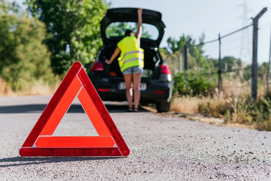 Vesta reflectorizantă este obligatorie în mașină? RAR explică și unde trebuie ținut extinctorul