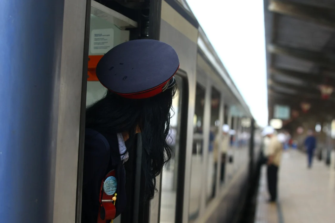 E minunat să mergi cu trenul în România. Dar pentru 
orice eventualitate, data viitoare încerc ruta Bucureşti-Viena. Dus. 
Fără întors.