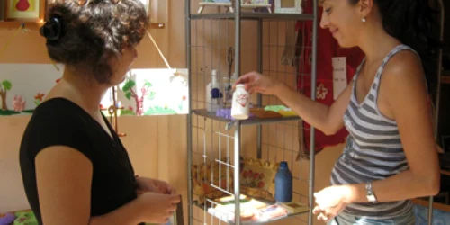 Bacău: Terapie transformată în magazin umanitar