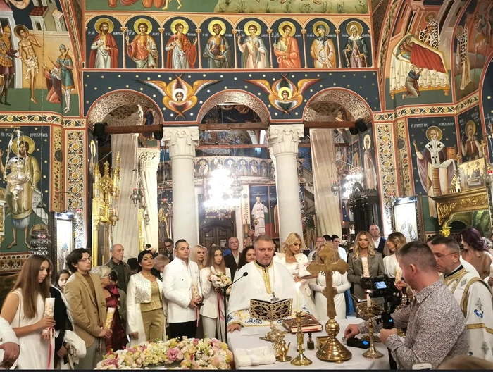 Atunci când a organizat botezul fetiţei sale, Charlotte, Crina Matei a ales 11 naşi