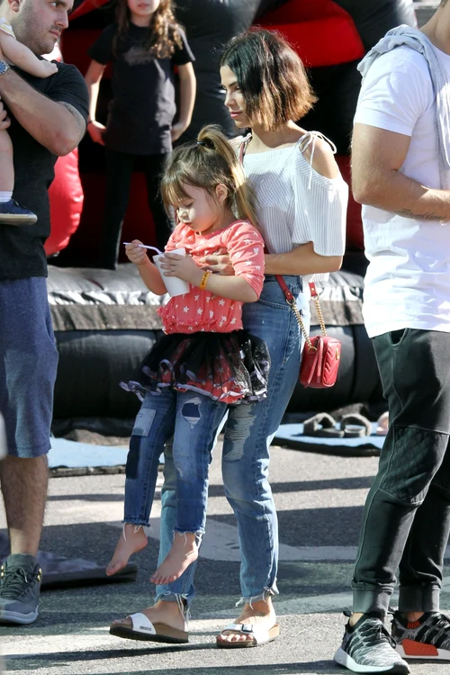 Jenna Dewan Tatum treated her four year old daughter Everly with a trip to the Farmers Market jpeg
