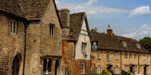 Satul Lacock, UK FOTO Shutterstock