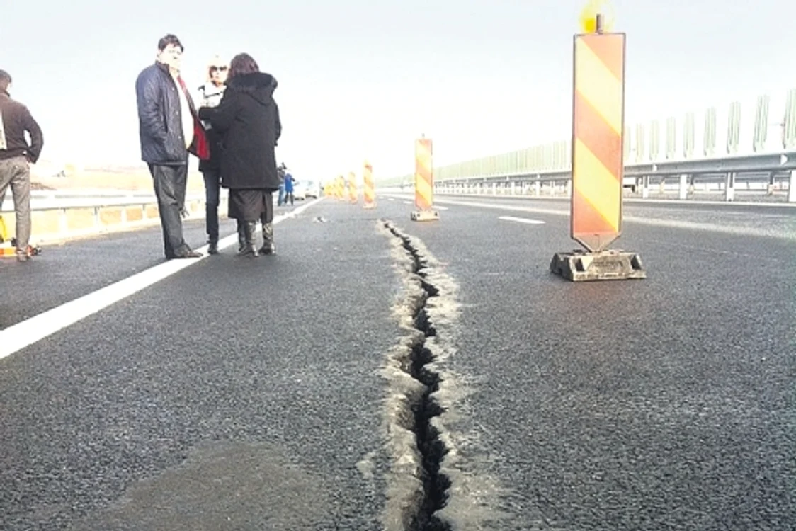 
    În urmă cu câteva luni, specialiștii CNADR inventariau zeci de zone făcute praf pe A2  
