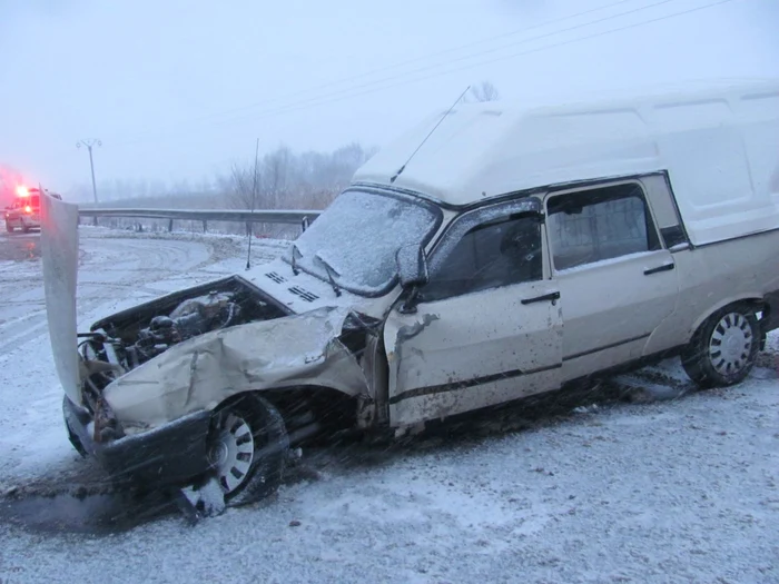 Accidentul s-a produs pe fondul vitezei neadaptate la condiţiile de drum