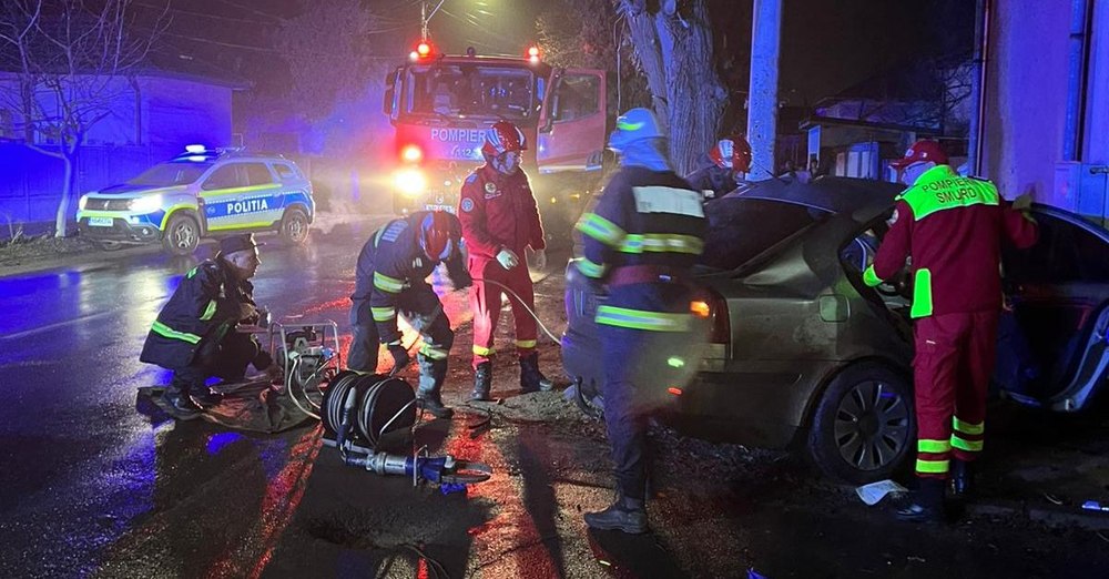 Accident cumplit în Olt. Un băiat a decedat, o fată este în comă