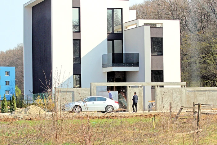 Nea Marin a rămas impresionat de construcţia în care Vârciu a băgat mai bine de 100.000 de euroFoto: Blitz