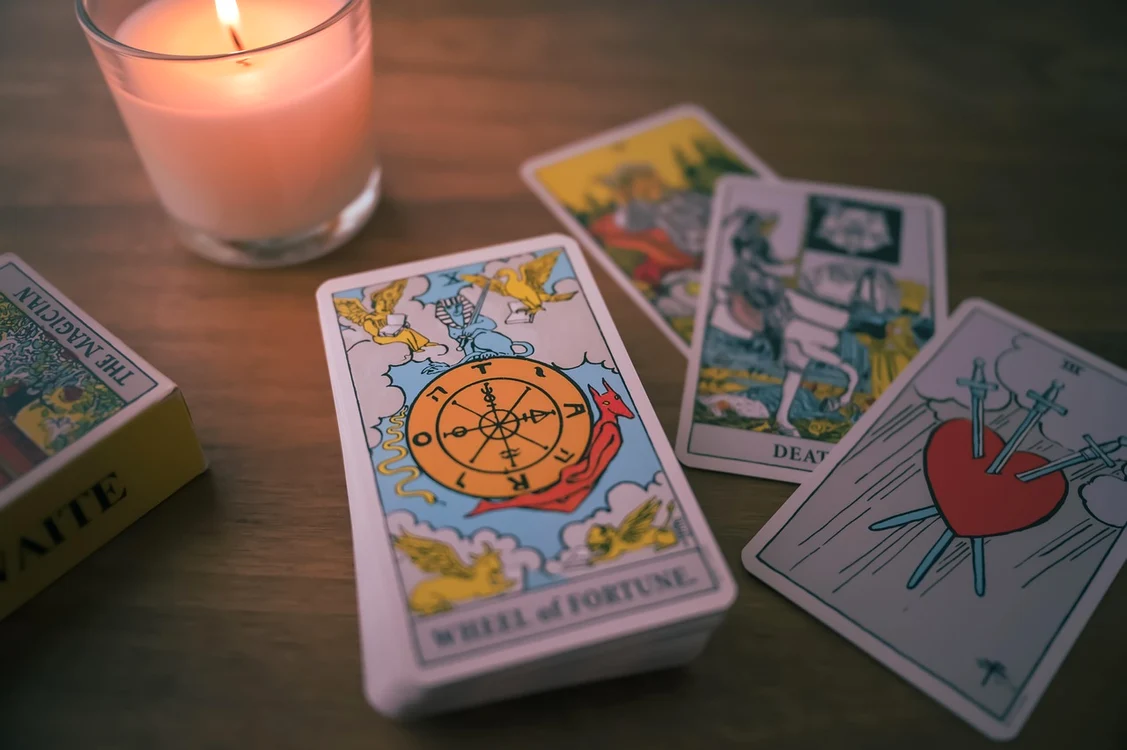 Cărți de tarot. Foto: Pixabay