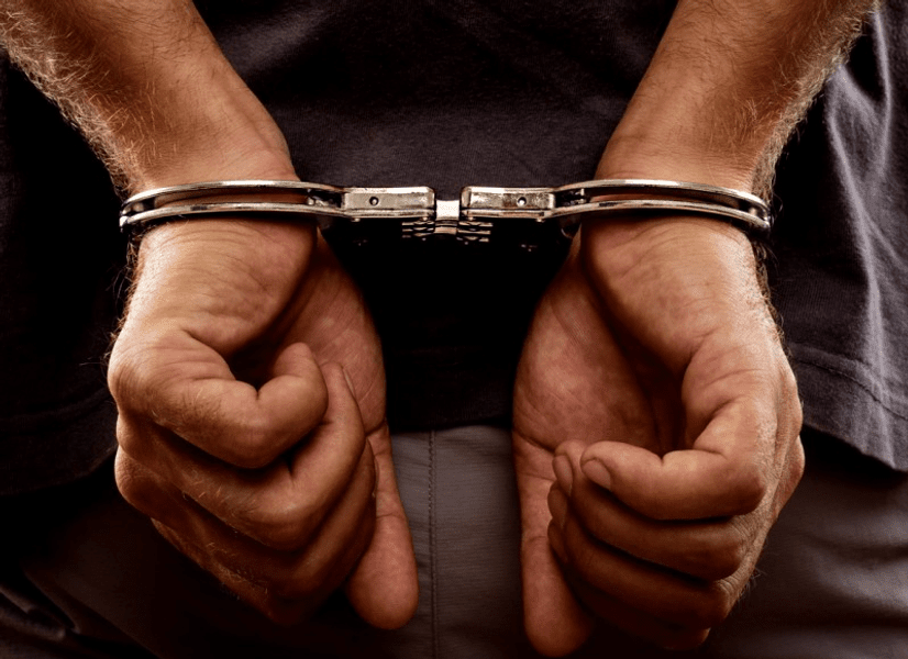Bărbat de 62 de ani, arestat preventiv pentru că a agresat sexual, în autobuz, un copil de 13 ani