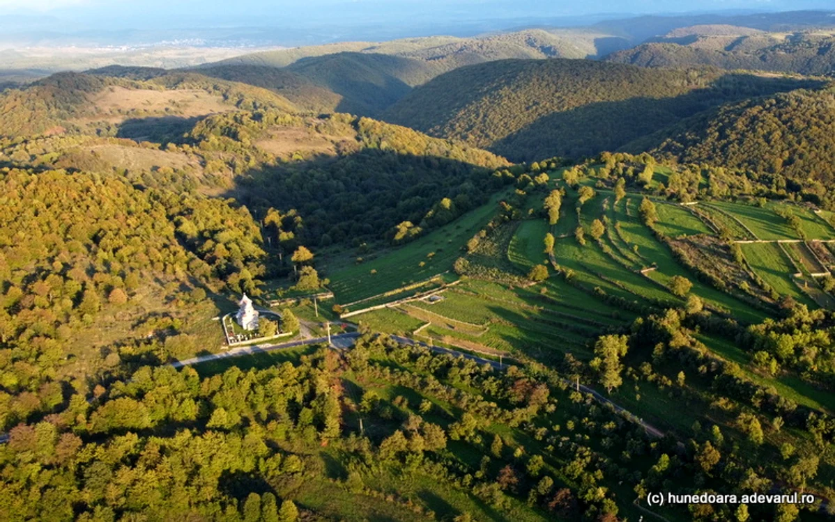 Ținutul Pădurenilor. Cerbăl. Loc unde au fost găsite brățări dacice. Foto: Daniel Guță