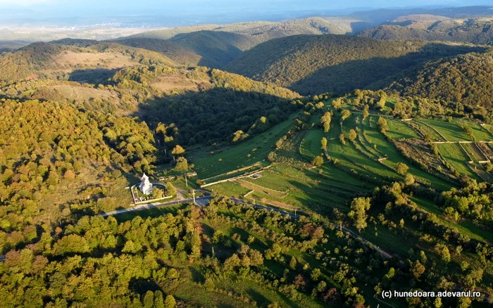 Ținutul Pădurenilor. Cerbăl. Loc unde au fost găsite brățări dacice. Foto: Daniel Guță