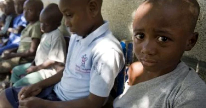 Foto: hurriyetdailynews.com Copiii din Haiti sunt trimisi sa lucreze in conditii grele de proprii parinti
