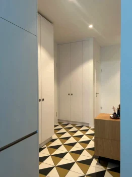 Alex este foarte încântat de apartament / foto: Lovedeco