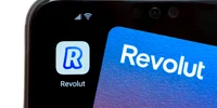 Revolut aplicatie smartphone card FOTO Shutterstock