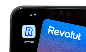 Revolut aplicatie smartphone card FOTO Shutterstock