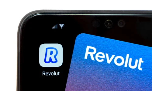 Revolut aplicatie smartphone card FOTO Shutterstock