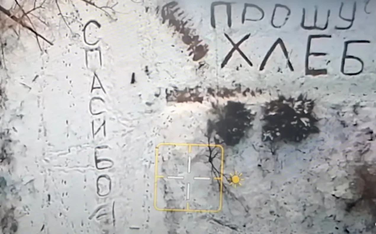 În Konstantinovka, o femeie în vârstă a scris o cerere de ajutor în zăpadă, iar un soldat i-a aruncat provizii alimentare dintr-o dronă