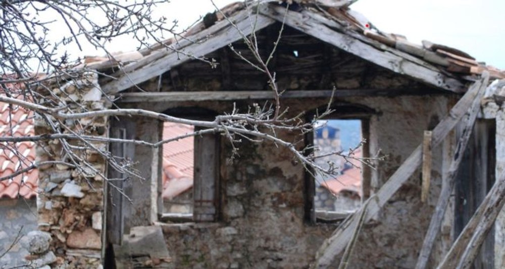 Delir imobiliar sau glumă nesărată? Cum arată în interior cocioaba închiriată cu sute de euro în București FOTO