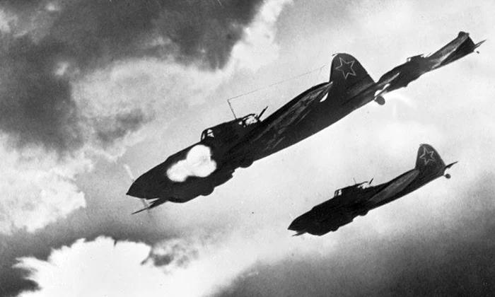 Avioane sovietice Iliușin Il-2 (© RIA Novosti archive, image #225 / Fyodor Levshin / CC-BY-SA 3.0)
