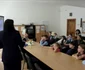 Poliţiştii îi pregătesc pe elevi despre cum să trebuie să se comporte dacă sunt răpiţi