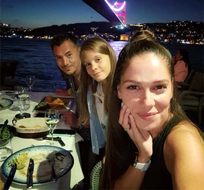 A fost vizitat de soție și de fiica lor