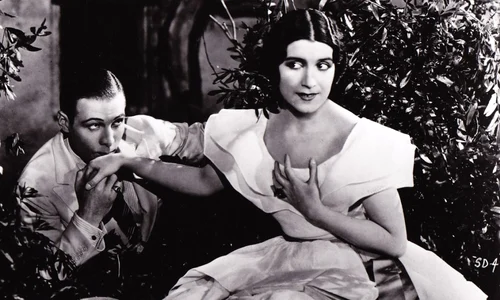 Femeia ideală în viziunea marelui seducător al filmului mut, Rudolf Valentino jpeg