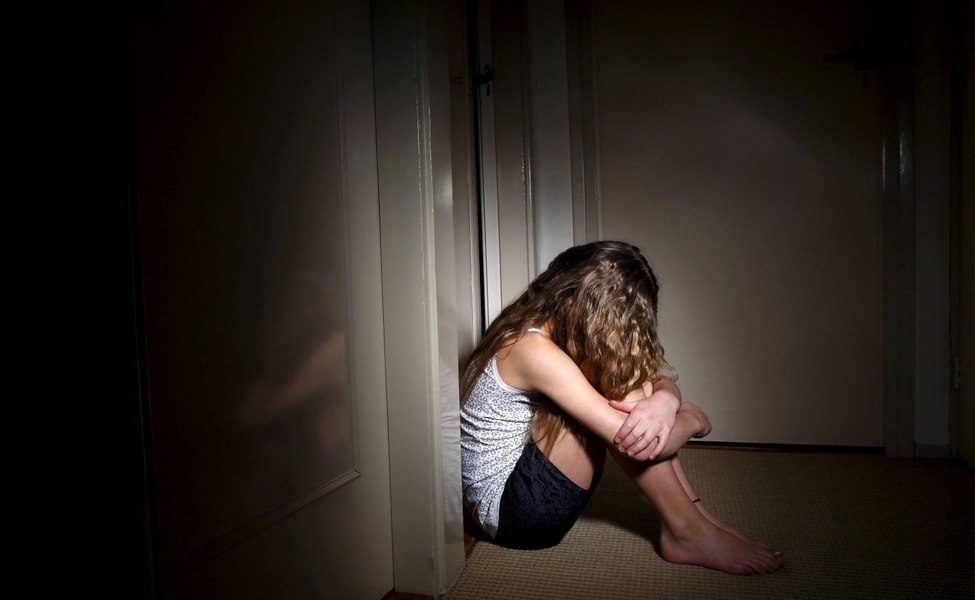 Profesor verouka v Romuniji aretiran zaradi spolne zlorabe mladoletnice