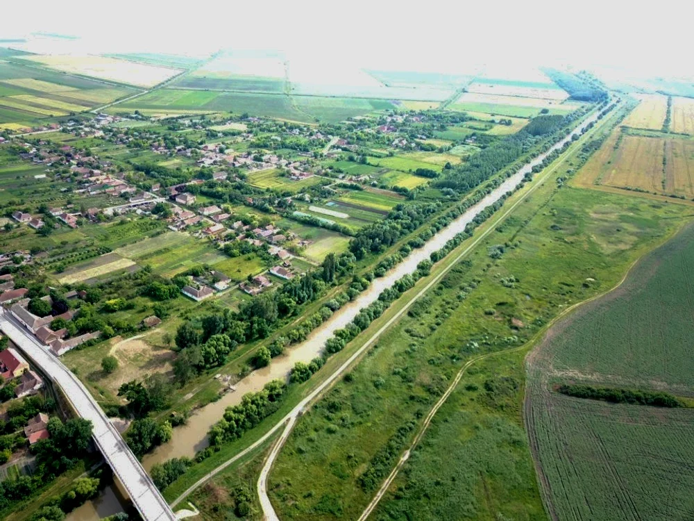 Otelec este mărginit de râul Bega FOTO Ecluze pe Bega