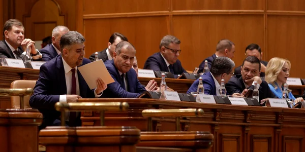 Ședința plenului reunit al Parlamentului României, în care Camera Deputaților și Senatul României votează pentru învestirea guvernului Marcel Ciolacu, în București. FOTO Inquam Photos / Octav Ganea