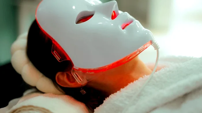 Măștile LED pentru față, soluție reală pentru piele sau doar un trend cosmetic?