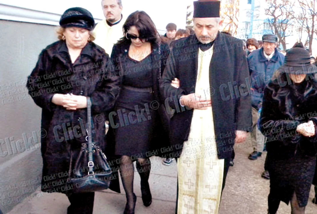 La înmormântare a participat  şi prima soţie a defunctului,  Ştefania, mama gimnastei