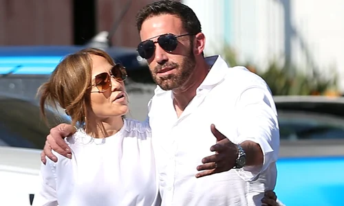 Bennifer adopta pisicuta PNG