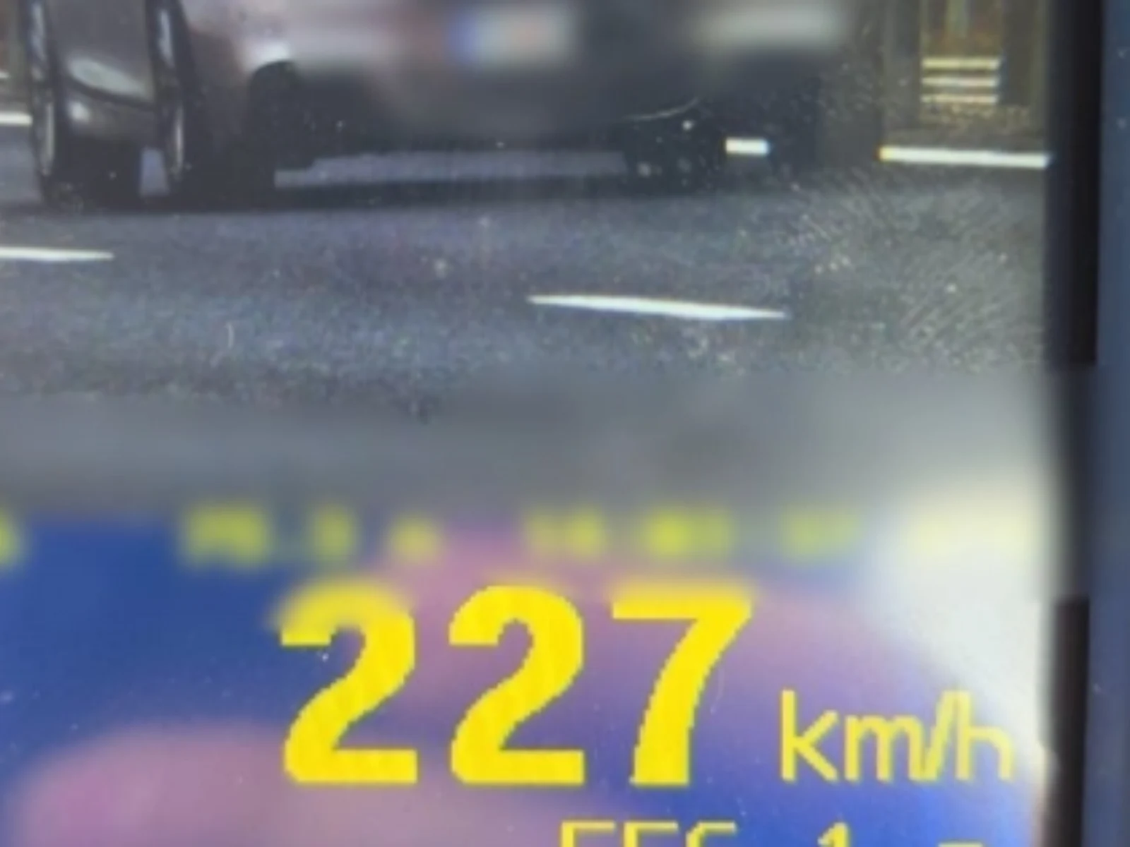 Șofer de 24 de ani, prins cu viteză de peste 220 km/h pe A0. Cât va plăti pentru inconștiența sa