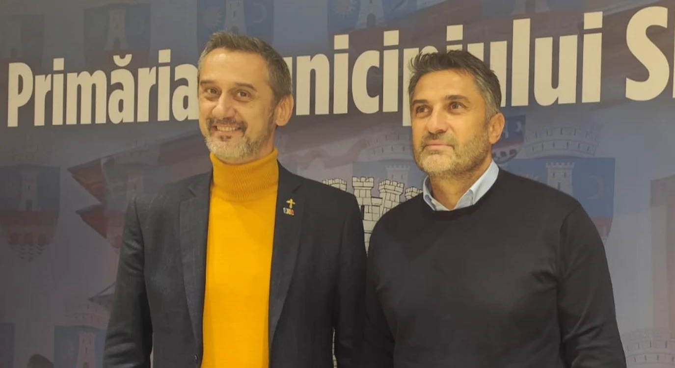 Claudiu Niculescu, imediat după semnarea contractului cu CSM Slatina. Foto Adevărul 