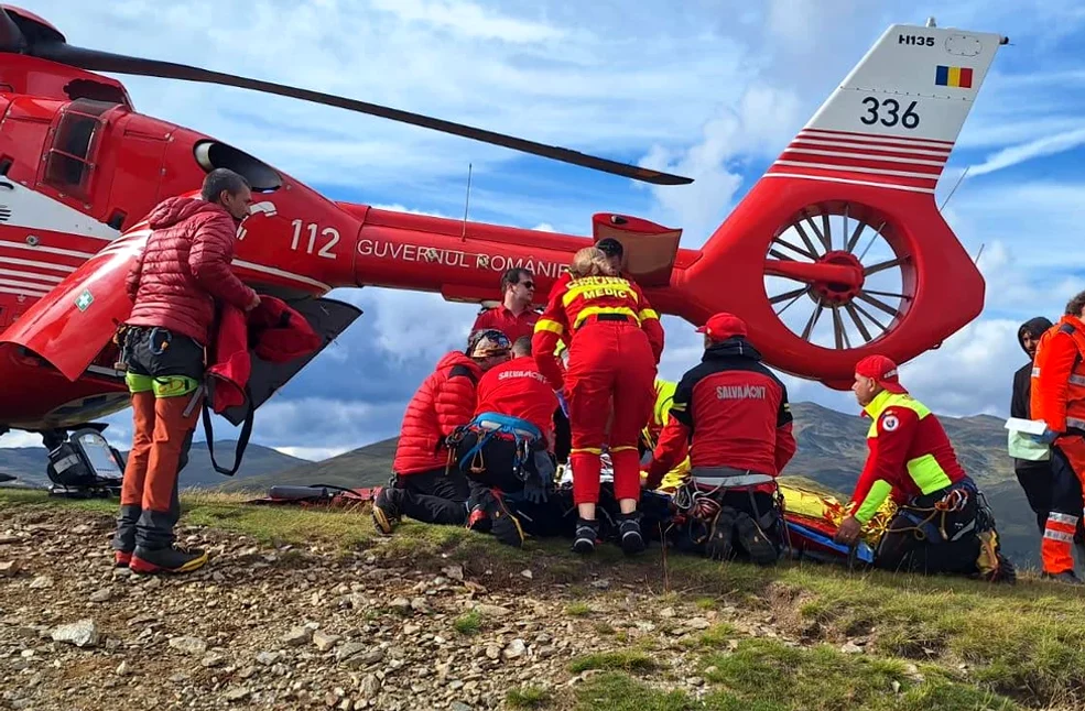 La fața locului a ajuns și un elicopter SMURD FOTO: Salvamont Argeș