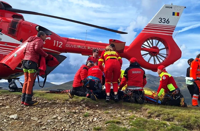 La fața locului a ajuns și un elicopter SMURD FOTO: Salvamont Argeș