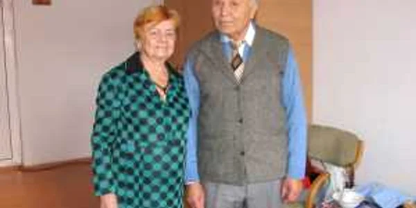 Anghelina(82 de ani) şi Bică(78 de ani) se iubesc la fel ca doi adolescenti