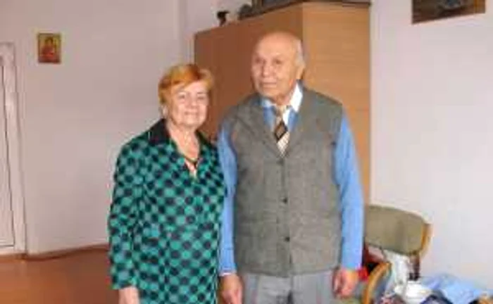 Anghelina(82 de ani) şi Bică(78 de ani) se iubesc la fel ca doi adolescenti