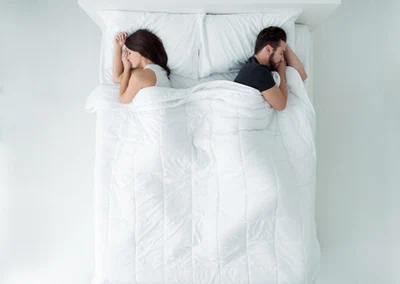 cuplu care doarme foto Shutterstock jpg